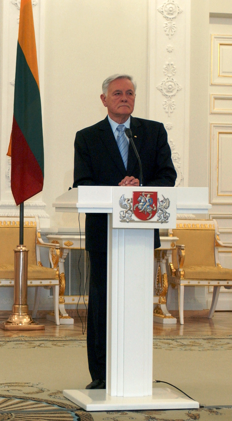 瓦尔达斯·阿达姆库斯