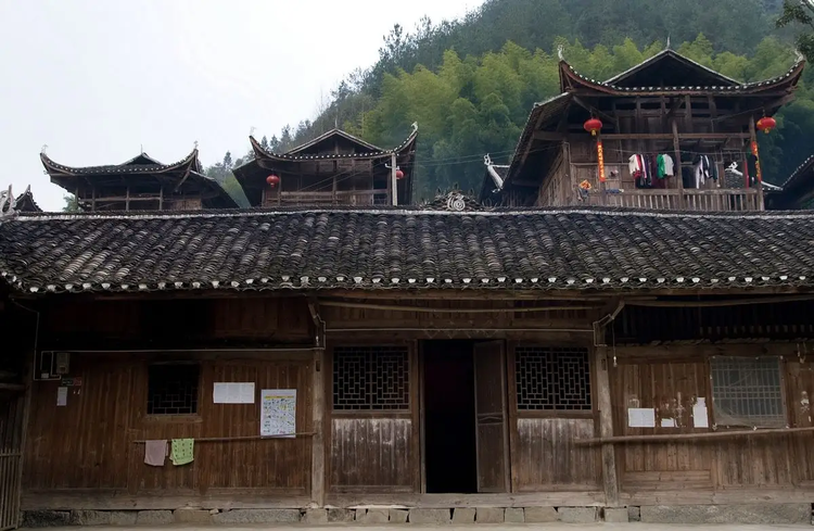 土家族