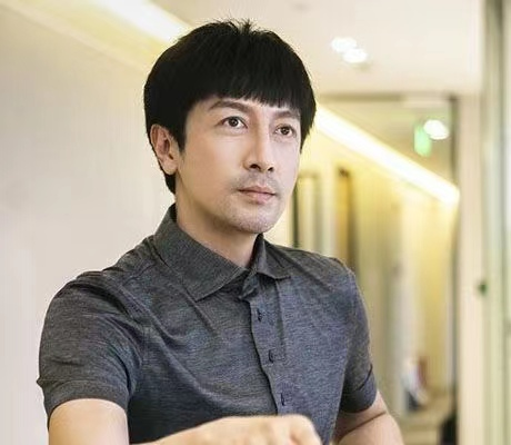张鲁一
