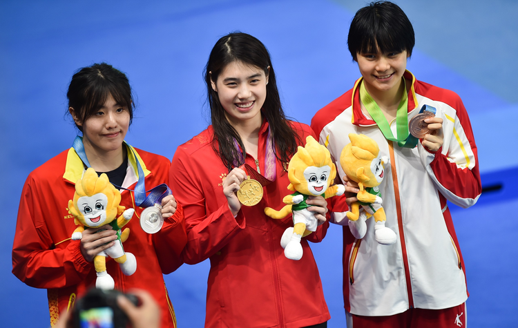 第十四届全运会游泳女子100米蝶泳决赛：张雨霏夺冠