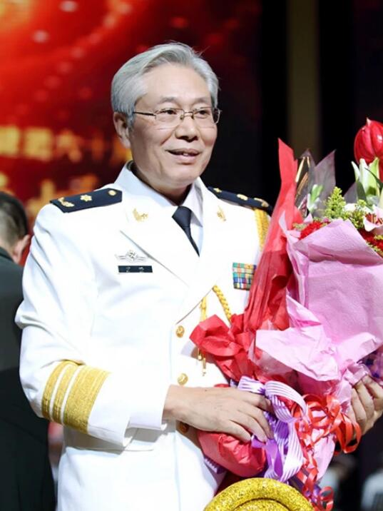 1993年-1996年在王雪宁(女儿)办的 北京蓝月明星公司>开办了7期明星