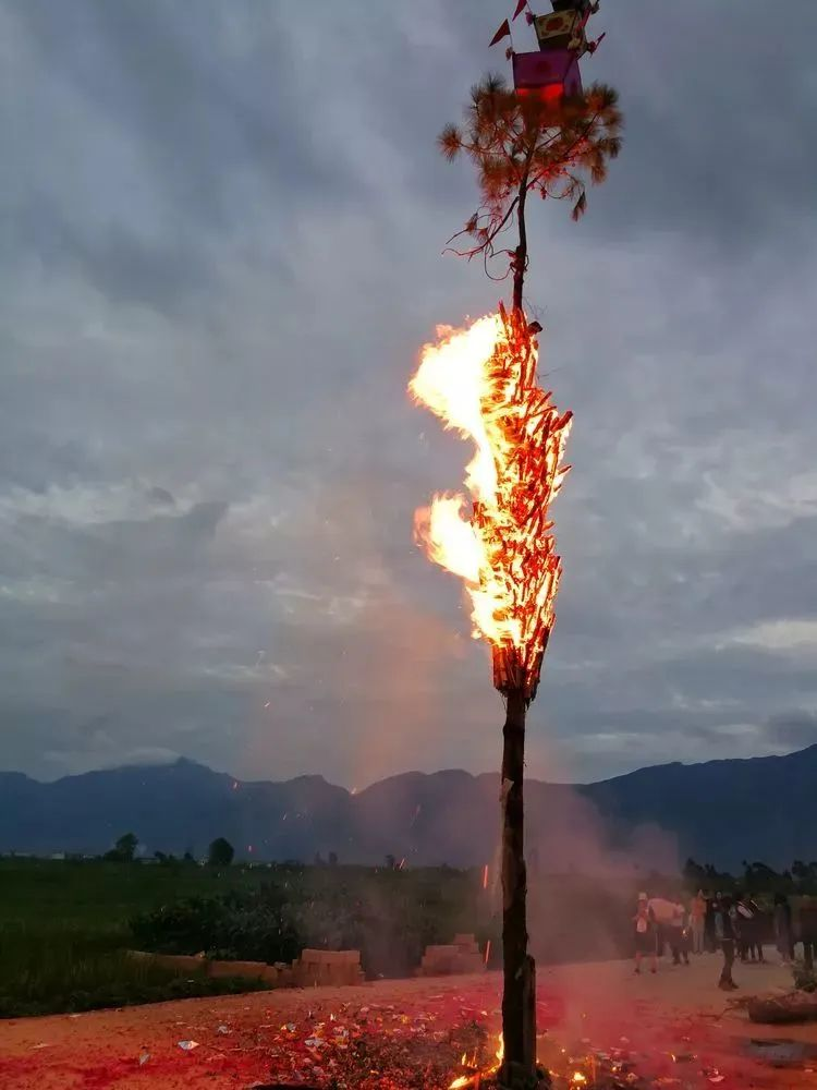 鹤庆县