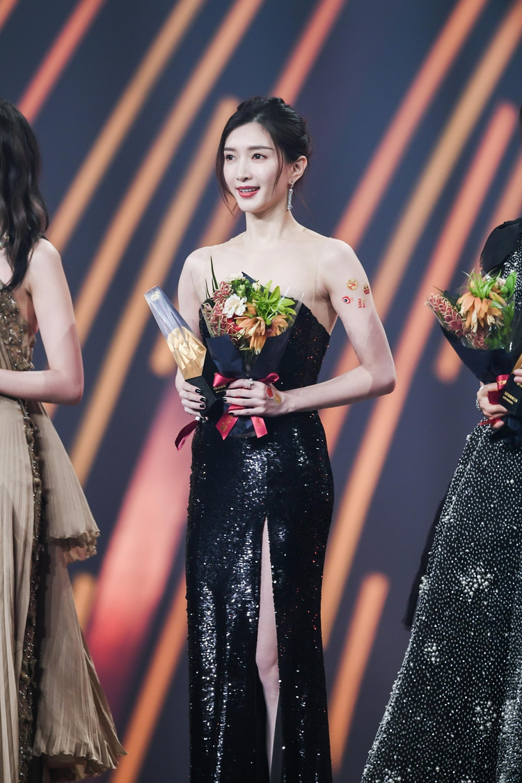 获微博年度突破演员.png