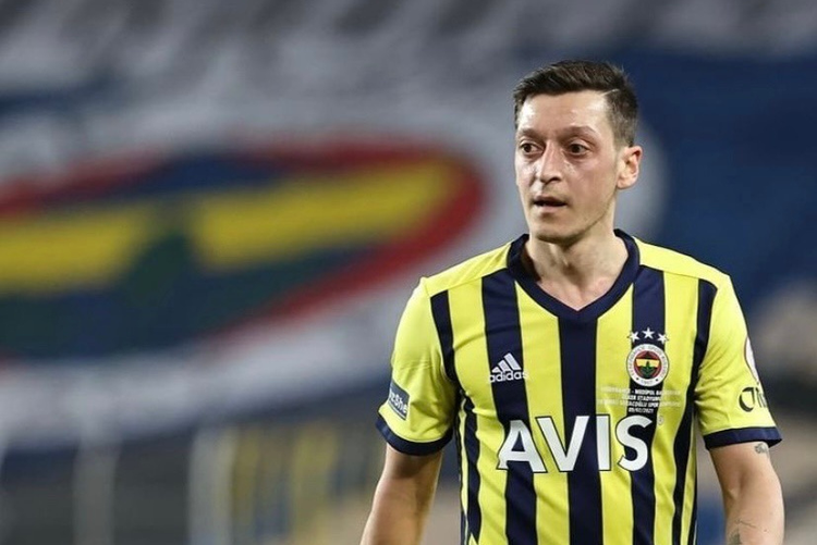 梅苏特·厄齐尔