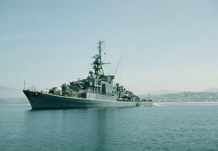 不莱梅级护卫舰