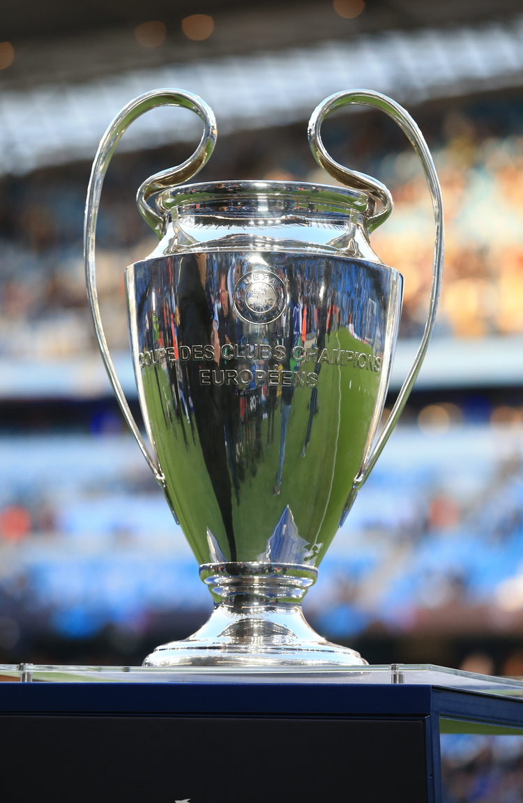 今年能把大耳朵杯带回家吗 赛前欧冠奖杯亮相伊蒂哈德球场