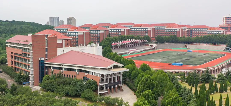 青岛理工大学