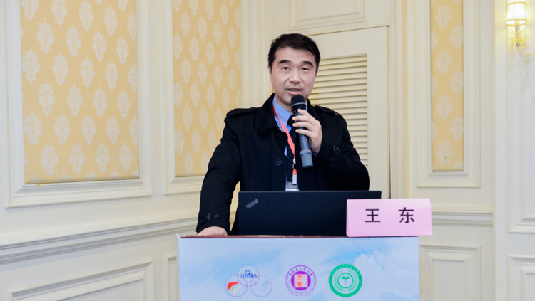 发表讲话