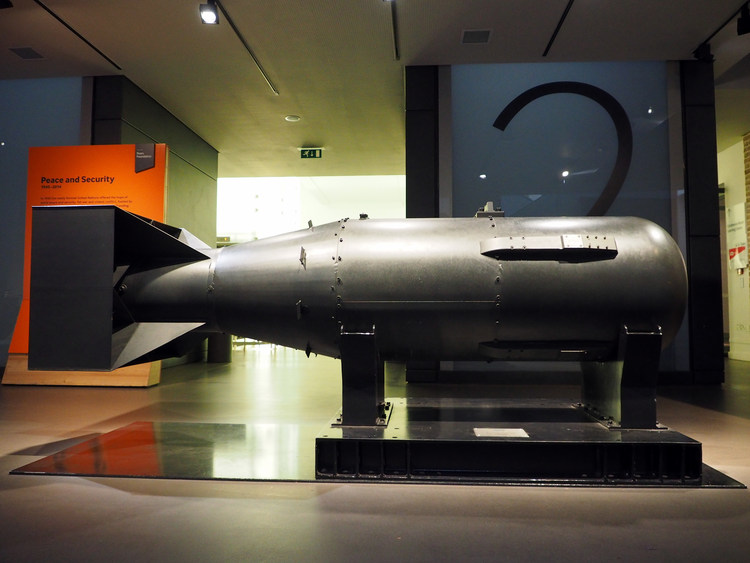 Spare_Little_Boy_atomic_bomb_casing_at_the_Imperial_War_Museum_in_London_in_November_2015.jpeg