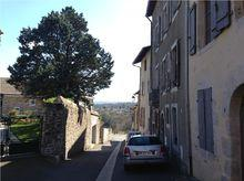 贝拉克市区的一处巷道