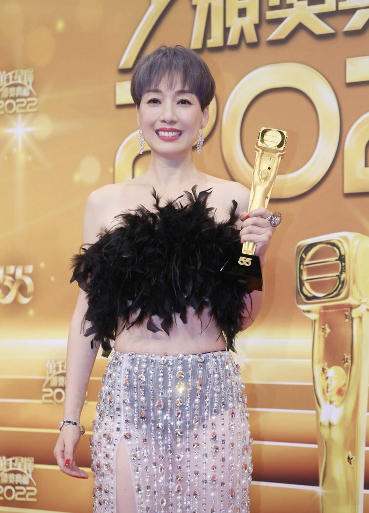 江美仪获TVB万千星辉颁奖典礼最佳女主角.jpeg