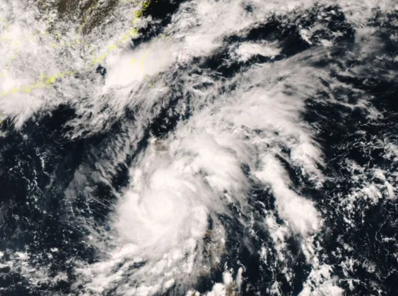 台风“艾云尼”