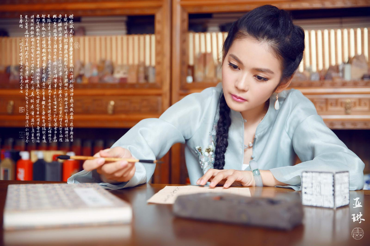 玉兰花下卜归期