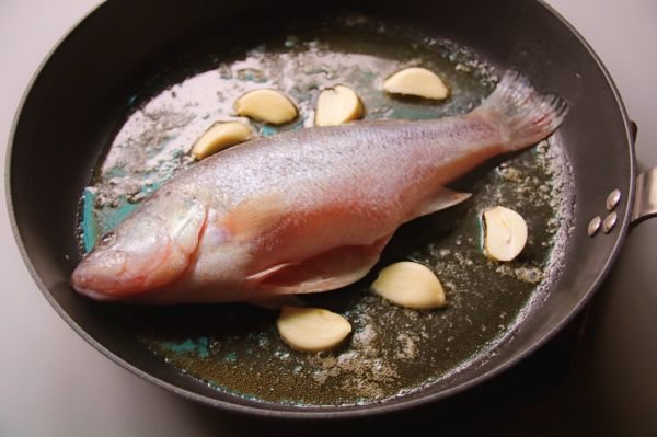 煎鲈鱼