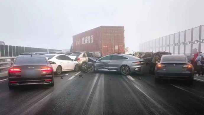 1·4上海高速多车碰擦事故