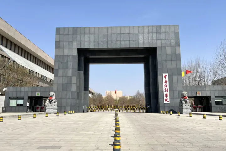 正门图.png