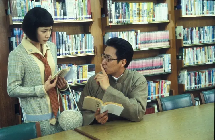 五四时期佘诗曼饰演的汪子君与马德钟饰演的李吉祥.png