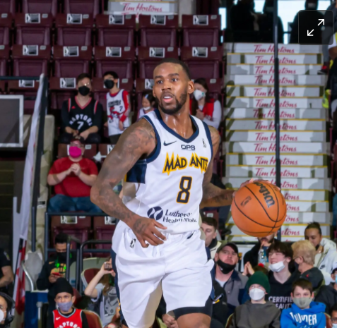 达柳斯·亚当斯