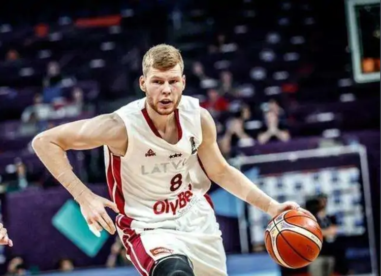 戴维斯·贝尔坦斯