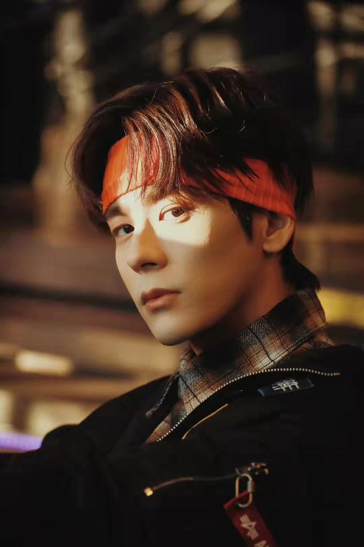 金牌客服董董恩