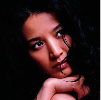 其他的孩子忙着经历自己的花季雨季,李昱却在绿色的军营中开始了自己