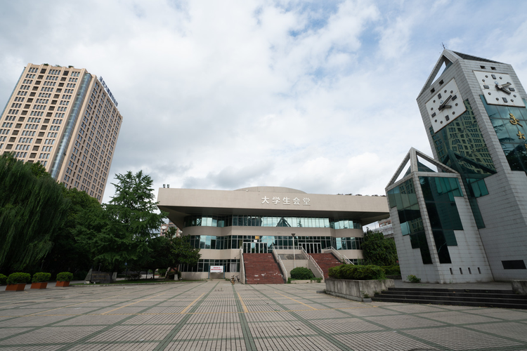 成都银杏酒店管理学院