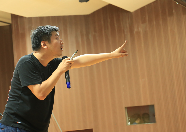 编辑推荐：看“网红”教师如何“套路”学生 逃课？想都没想过.jpg