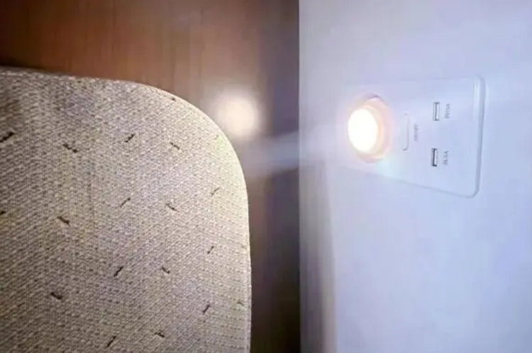 CR200J-C型复兴号动力集中型动车组