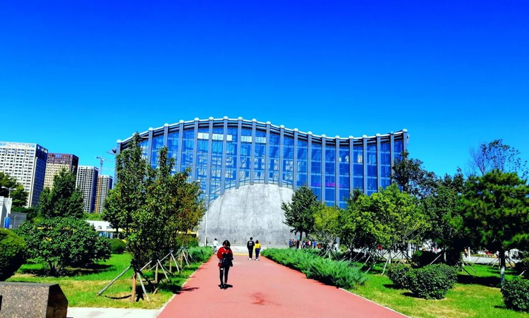 图为沈阳师范大学古生物博物馆.jpg
