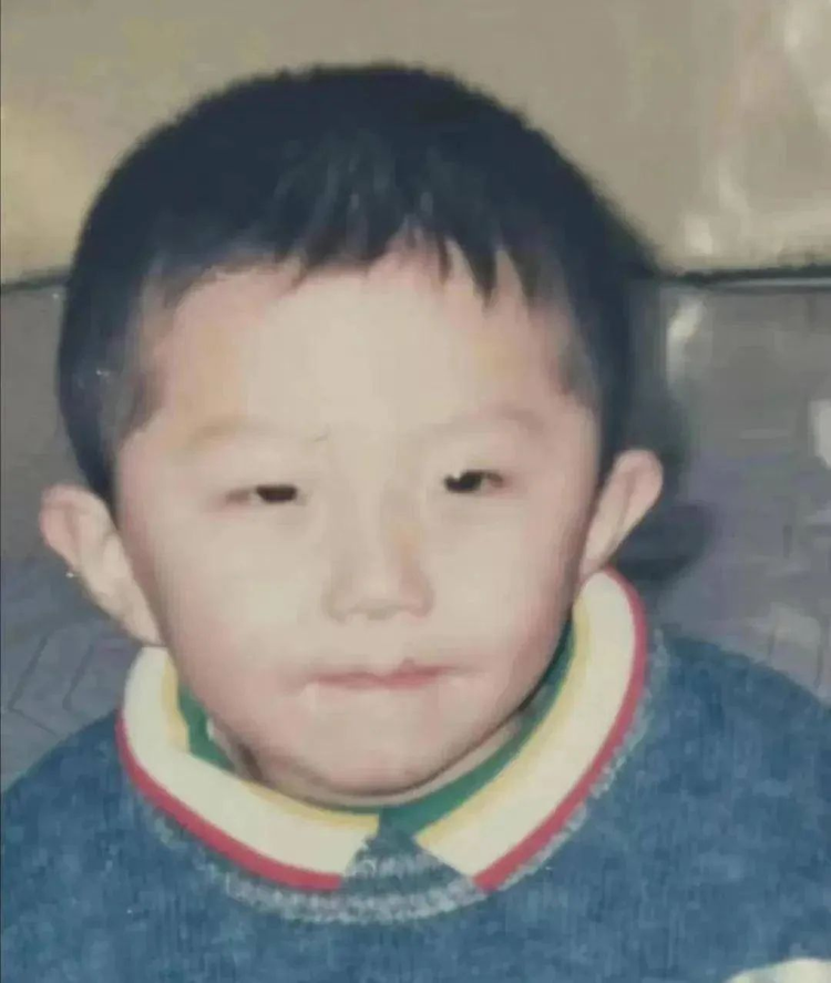 毛不易童年照.png