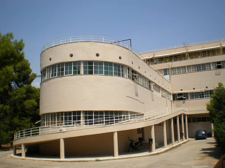 雅典