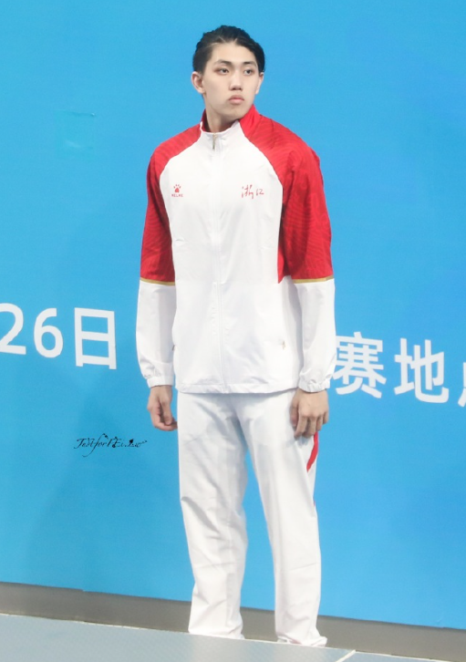 费立纬