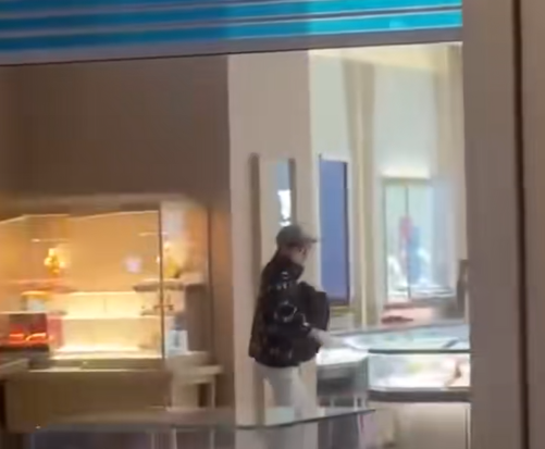 3·9杭州一男子抢劫珠宝店案