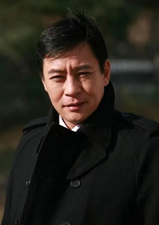 闪耀的她