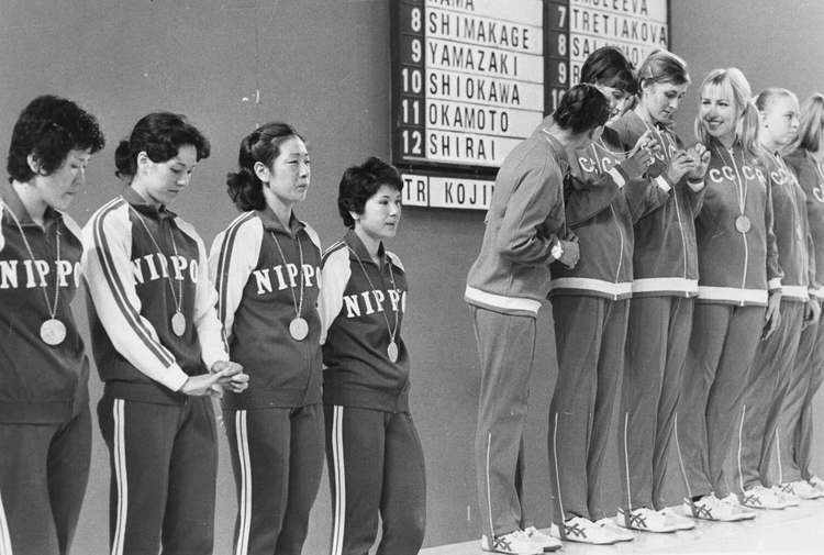 日本女排在1972年慕尼黑奥运会获得银牌.jpeg