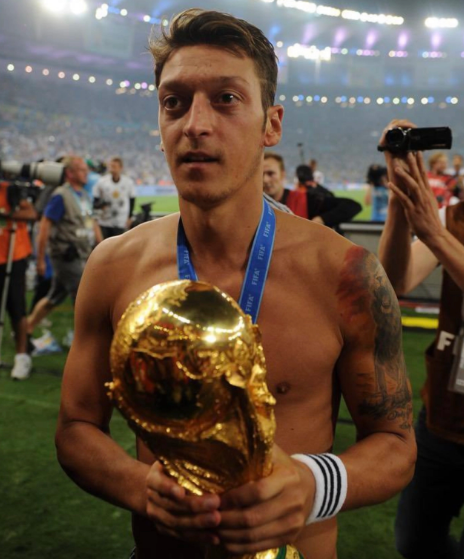 梅苏特·厄齐尔