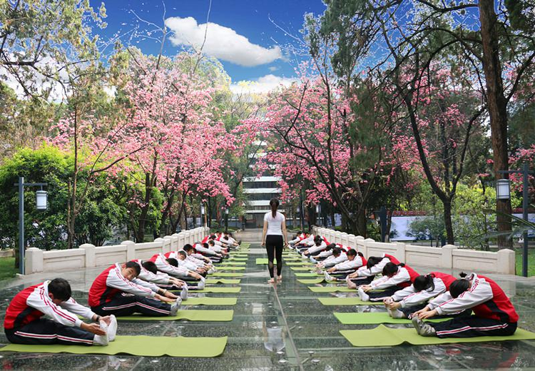 云南民族大学附属中学