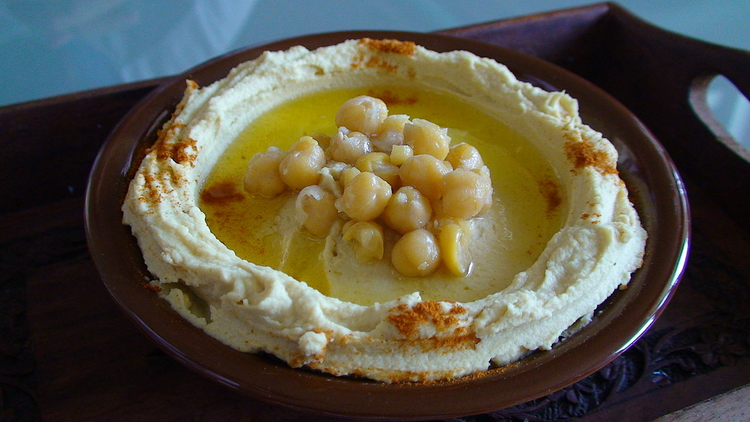 1280px-Lebanese_style_hummus.jpeg