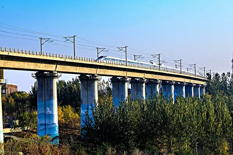 高架铁路.png