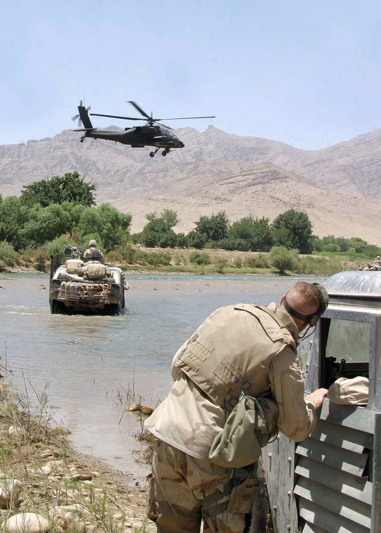 AH-64武装直升机