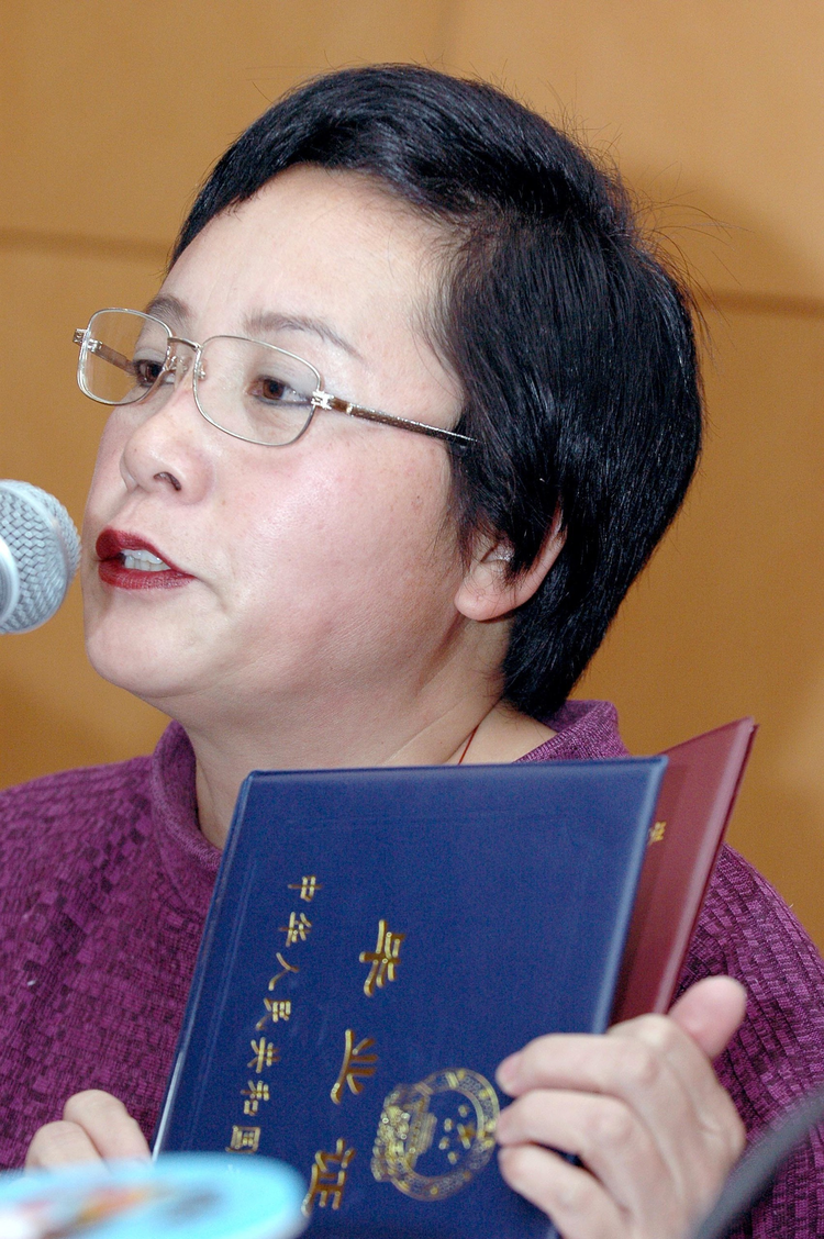 饶颖召开媒体见面会 又要爆“饶赵案”猛料.jpg