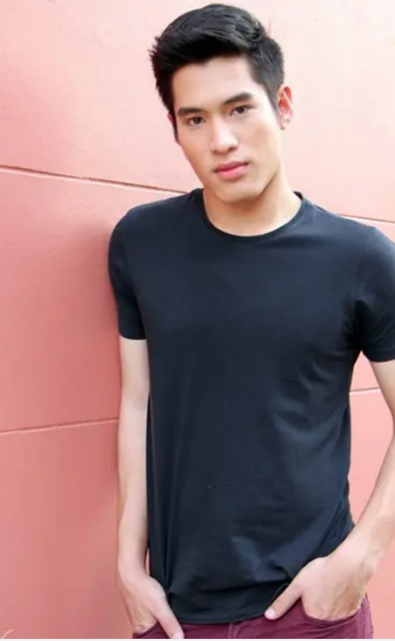 乔拉维·弥通克姆