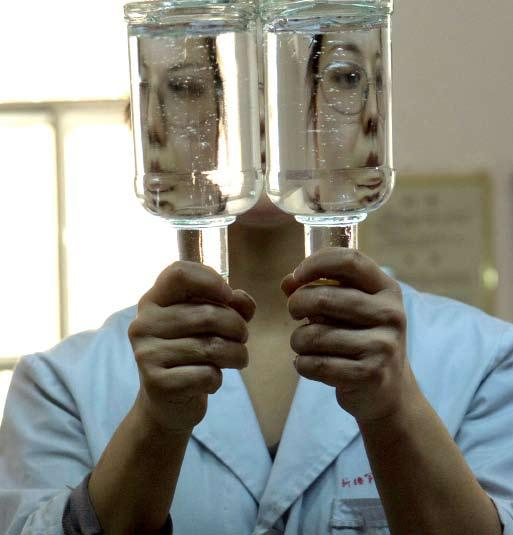 新疆巴里绅酒厂的检验员(2006)