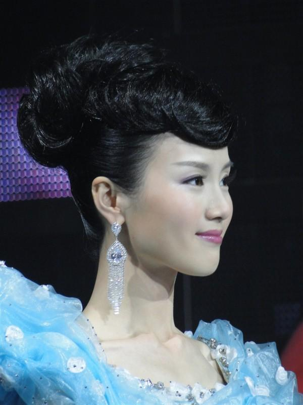 李平 (中国青年民族女歌手)