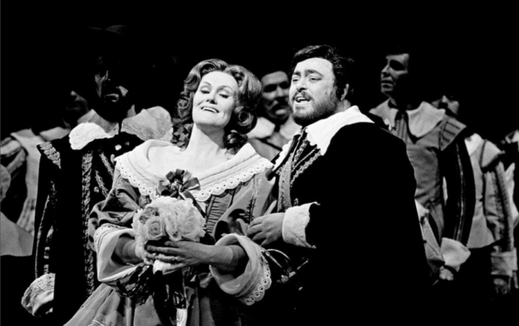 鲁契亚诺·帕瓦罗蒂