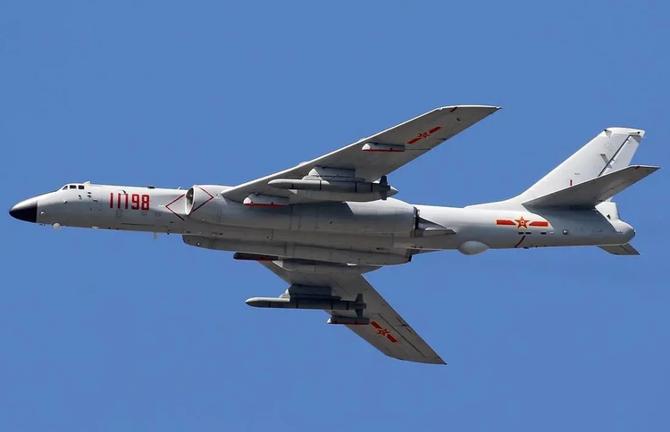 轰-6K型轰炸机