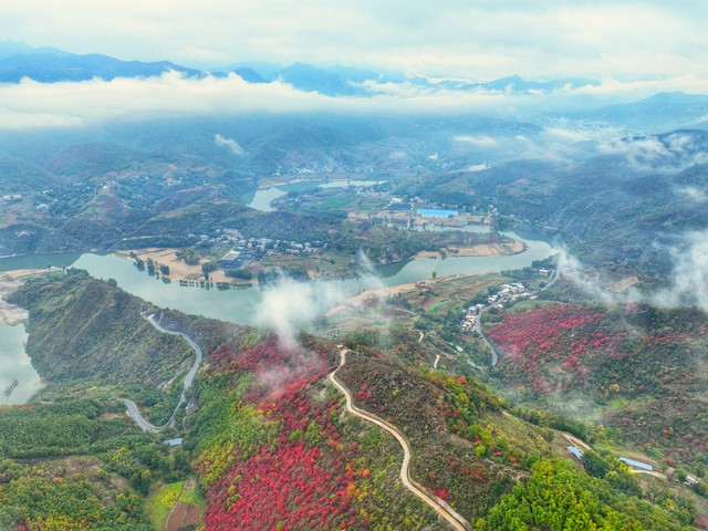 2022年10月29日摄于湖北省十堰市郧西县关防乡。金钱河也是南水北调水源地之一。