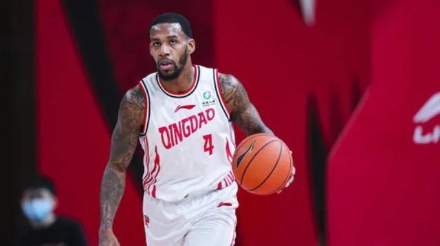 达柳斯·亚当斯