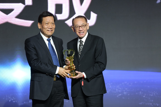 杨受成11.png