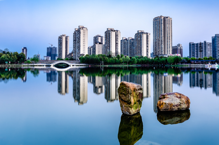 常德白马湖公园的倒影通透靓丽